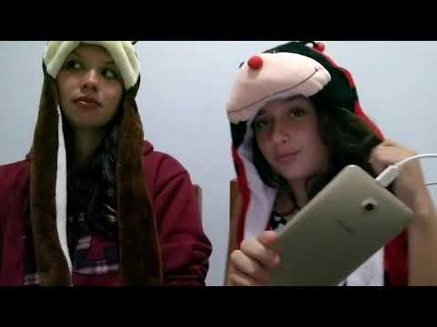 Minha prima reagindo aos funks 😂