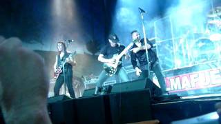 Almafuerte-Mano Brava(Junto con Chizo de La Renga-Diciembre-2011-Estadio Obras)[ARU_WORKSPACE]