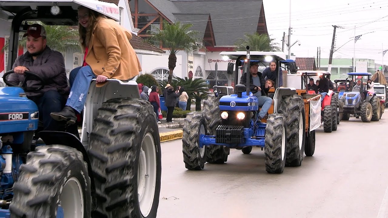 Para comemorar o anivesrário de Agrolândia, teve o tradicional desfile e feijoada