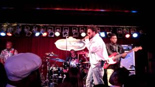 I&#39;m Cheatin&#39; (Live) - Dwele