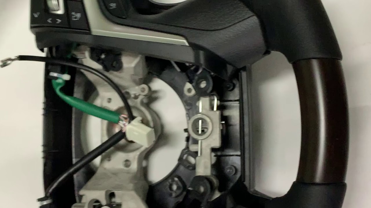 Toyota Land Cruiser 200 2007-2021 рр. Кермо в зборі (темне дерево) Video 2