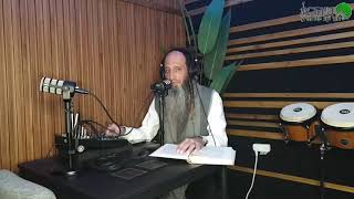 מדברים מרבי נחמן מברסלב   לקראת חנוכה   אורח בעל כנפיים (הרב מאור קריו) - התמונה מוצגת ישירות מתוך אתר האינטרנט יוטיוב. זכויות היוצרים בתמונה שייכות ליוצרה. קישור קרדיט למקור התוכן נמצא בתוך דף הסרטון