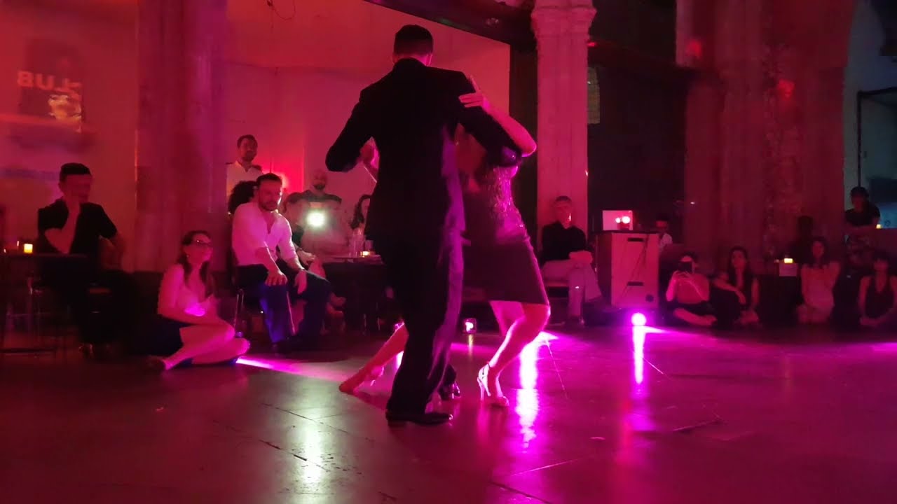 Video thumbnail for Vanessa Villalba & Facundo Pinero @ Tango Club London 2022 3/4