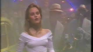 Vanessa Paradis   1988 02 23   Joe Le Taxi 1st UK TV @ The Roxy