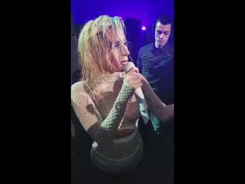 Lady Gaga reads fan letter, walks off stage and hugs fan (JWT - Salt Lake City - 12.14.17)