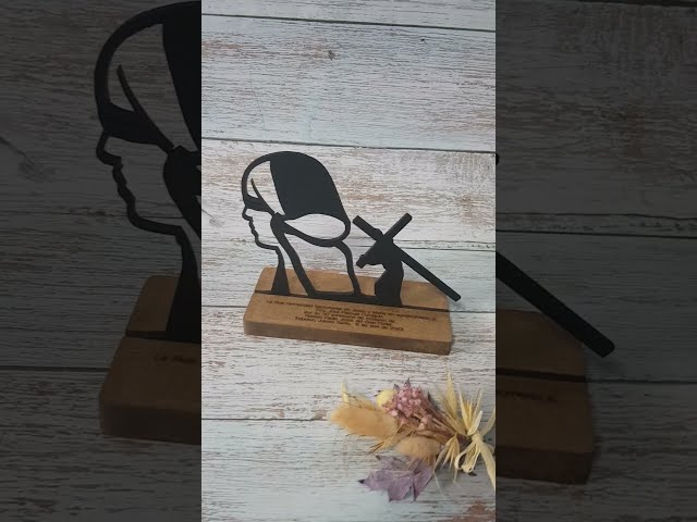 Vídeo relacionado con Taza Vamos de Frente. Taza Semana Santa Divertida de Regalo costalero o para los Amantes de la Semana Santa. Nazarenos, penitentes, capillitas.