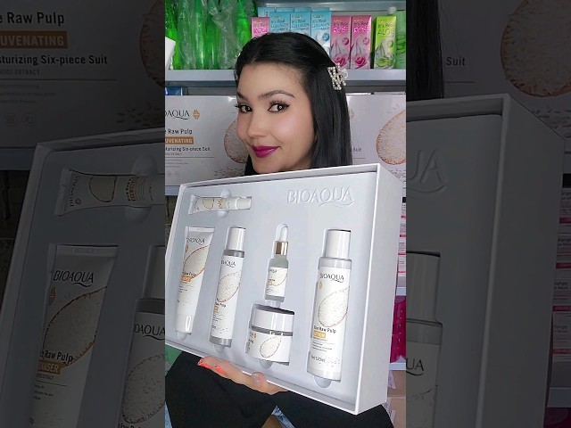 Vídeo relacionado con Kit Skincare Facial Mujer Completo, Collagen Skincare Kit, 12 Piezas Skin Care Set, Pack Regalo Mujer, Regalos para Madres, Hidrata y Nutre, Reduce las Líneas de Expresión