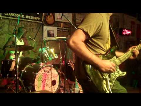 Cedric Burnside: Bitch You Lie (2011 Juke Joint Festival-Awesome Drum Solo)