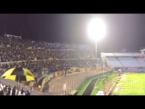 "Hinchada de Peñarol vs Rentistas [24/4/2016]" Barra: Barra Amsterdam &bull; Club: Peñarol