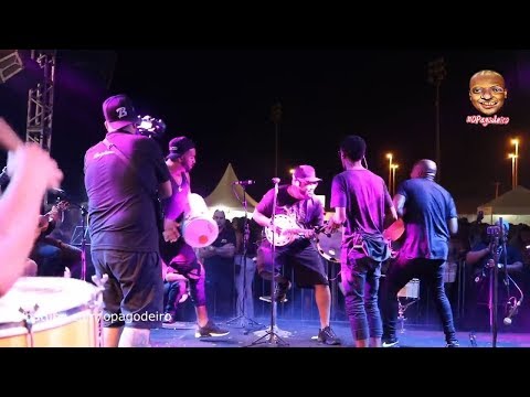 Banda do Tiee da show de percussão em Lucidez