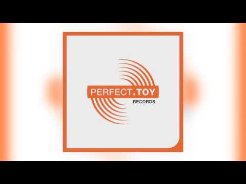 04 Aflex Combo - Freedom Hill (Oliviero's Flux Mix) [Perfect Toy]