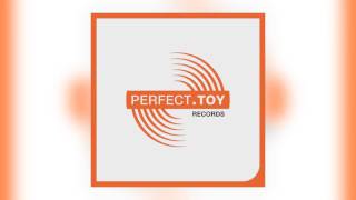 04 Aflex Combo - Freedom Hill (Oliviero's Flux Mix) [Perfect Toy]