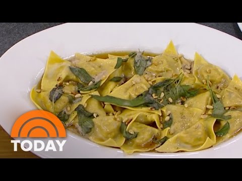 Scotto Family Cook Up Thanksgiving Dinner, Italian Style | TODAY