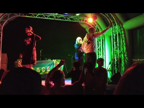 KILEZ MORE Begrüßung "Stopp Ramstein 2022" im Friedenscamp