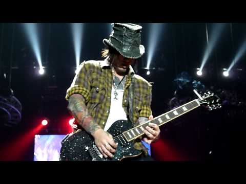 Guns N' Roses Prague 27.09.2010 - DJ Ashba Solo + Sweet Child O' Mine