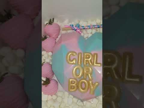 #genderreveal #breakableheart #chocolatecoveredstrawberries with MeAnne'sTreats!