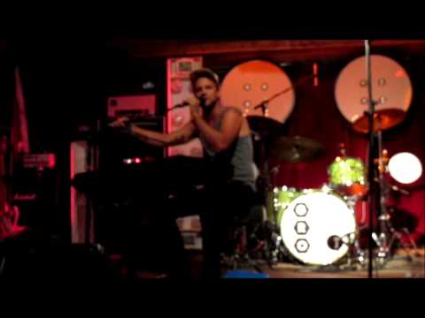 Andrew Ripp - Falling For The Beat + Mirrors (Cover) LIVE [HD]