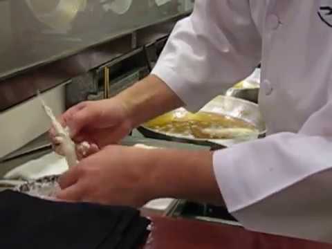 旬彩天 つちや「泳ぐ天ぷらの技」（2010年より5年連続でミシュラン2つ星を獲得）