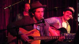 Andrew Combs singing 'Suwannee County' live at the Green Note London