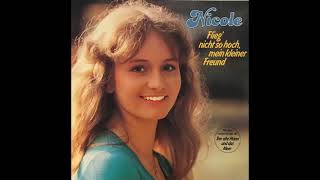 Songtext von Nicole - Und dann fiel sein Blick auf mich (Love Was Made for You and Me) Text Musik-video-Miniaturansicht