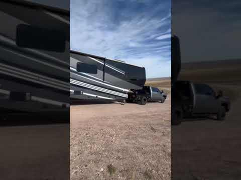 slight hill at the top of the plateau that is not sutable for most fifth wheel set ups. Be aware and have a spotter if possible. Easy drive up in a camper van or tow trailer.