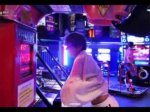 Taehyung's Baby Belly | [BANGTAN BOMB] BTS' exciting game room #1