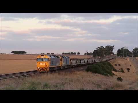BL32+G527 pass through Moorabool with a loaded grain train bound for Geelong, Vic.