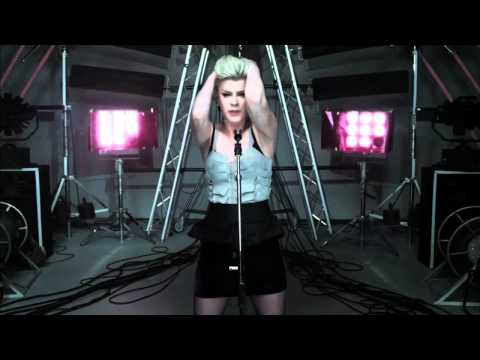 Robyn Vs Carl Douglas   Indestructible Fighting Sjökexetmix