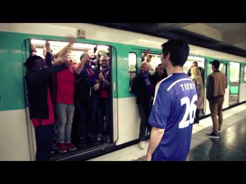 Saia daqui! Aqui é Paris! Aqui é Paris!