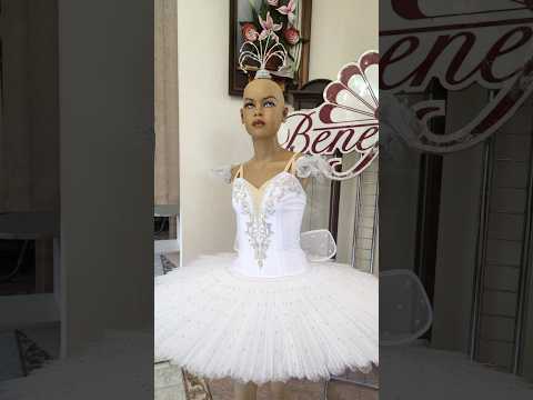 Stage costume F 0001L - video 3