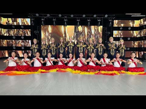 Literașii - Motive indiene