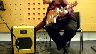 Video thumbnail for Danelectro Sounds: Jerry Jones Single Cutaway - Heavy Chimes by JohnnyFriendly