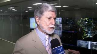 Ministro da Defesa conhece o cérebro das operações aéreas
