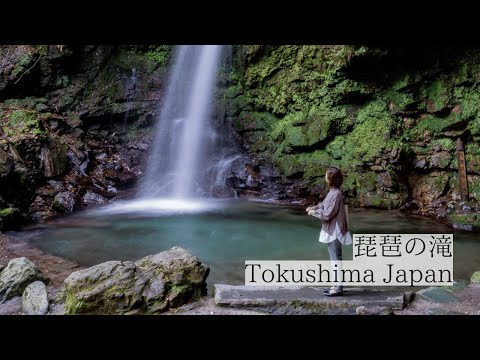 【説明字幕】静寂に響く水の調べ/琵琶の滝　The Melody of Water Echoing in the Silence / Biwa-no-Taki Waterfall