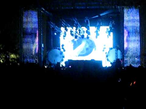 Sander Van Doorn playing Electrixx - Tetris(original﻿ mix). Electric Daisy Carnival EDC 6-27-09