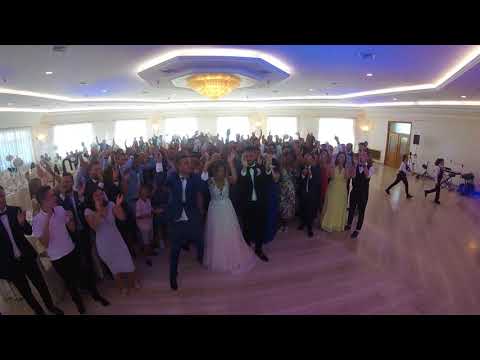 Entrata Divertente al Ristorante  - Villa Clodia - Musica Matrimonio by Francesco Barattucci