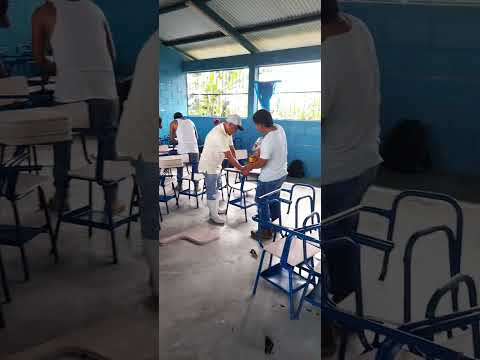Reparación de escritorios Instituto Básico Municipal, Aldea Tzuncal, San Luis, Peten