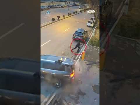 Son anda ölümdən dönən piyada, yararsız hala salınan svetoforlar #avtofm #qəza