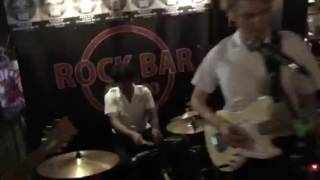 DUDS "No Remark" & "Flexible" live at Örebro Rock bar 2016