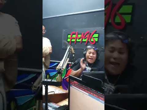 Sometimes.. Penny Walks into the studio like a Ghost..and This is Joey's reaction EVERY DAMN TIME🤣🤣🤣