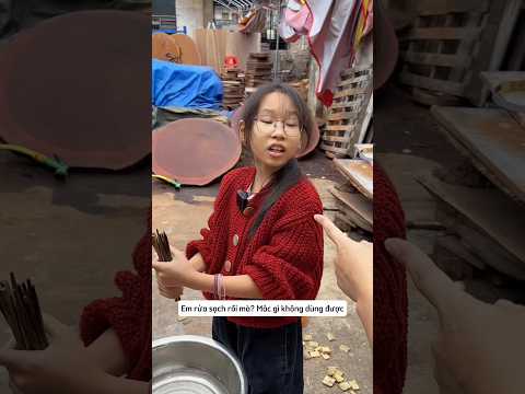 Cô bé nhặt cây đũa mốc mang về dùng và cái kết