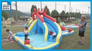 突き抜けた青空の下で存分に水遊びが楽しめる 飛騨市の公園に期間限定の「キッズプール」登場 浅くて安心な「幼児用プール」や「スライダープール」など 岐阜・飛騨市