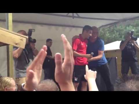 Alireza Jahanbakhsh sings "Weer trekken wij ten strijden"