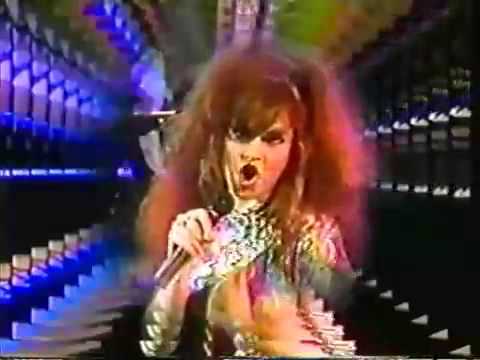 Gloria Trevi  - "Dr. Psiquiatra" en La Movida (1991) HQ