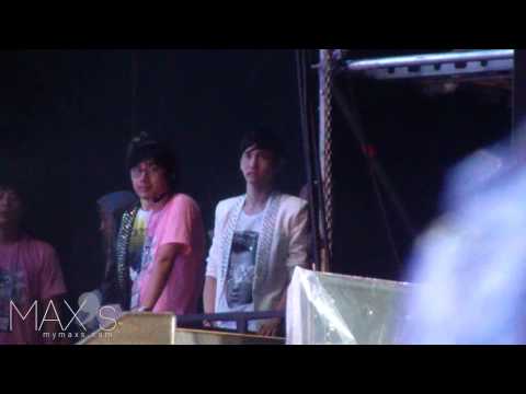 120818 SMTOWN LIVE IN SEOUL Changmin is waiting for performance