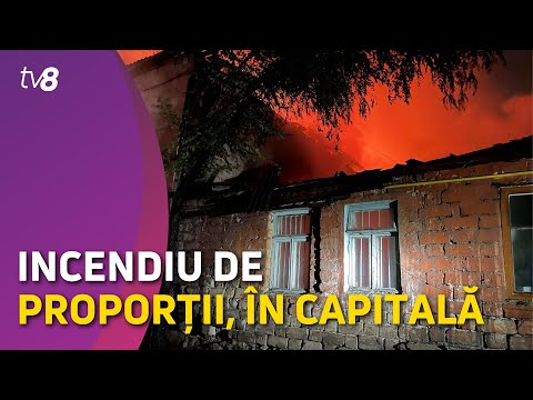Incendiu de proporții, în Capitală. Acoperișul unei clădiri din capitală a ars în totalitate
