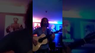 Heimjon von Stephan Brings gesungen bei der Fan Party im Gaffel am Dom