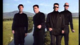 Wet Wet Wet win British Newcomer presented by Mike Smith | BRIT Awards 1988