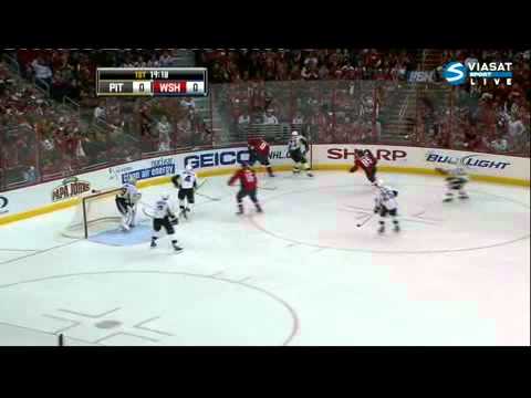 Alexander Ovechkin hits Evgeni Malkin (Pittsburgh Penguins-Washington Capitals) 12/24/2010