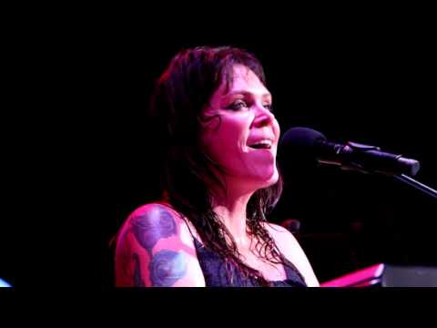Beth Hart - "We're Still Living in the City" [Madrid 2015/12/11]